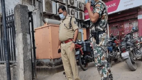 मधुबनी: एक्सिस बैंक में रुपये जमा करने जा रहे कैश वैन से  40 लाख की लूट, क्रिमिनलों ने गार्ड को गोली मारी, मौत