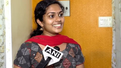 केरल: मजदूर की बेटी अश्वथी एस ने पास की UPSC एग्जाम, कहा- पूरा हुआ 15 साल का सपना