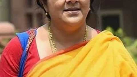 पश्चिम बंगाल : बाबुल सुप्रियो के बाद अब बीजेपी एमपी लाकेट चटर्जी के टीएमसी में जाने की अटकलें