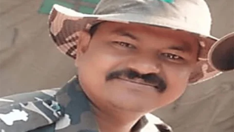 लातेहार: सुरक्षा बलों व  नक्सलियों में एनकाउंटर ,बीएसएफ कमांडेंट शहीद, एक नक्सली मारा गया