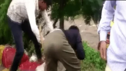 बिहार:जहानाबाद में बाइक हटवाने गये ट्रैफिक पुलिस कांस्टेबल की बेरहमी से पिटाई, बाइक छोड़ भागा