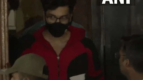 मुंबई: क्रूज ड्रग्स पार्टी केस:शाहरुख खान का बेटा आर्यन सात अक्टूबर तक NCB रिमांड पर, जोगेश्वरी से पेडलर पकड़ाया
