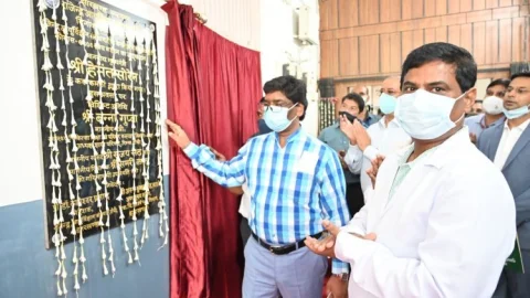 रांची : सीएम हेमंत सोरेन ने किया रिम्स में सेंट्रल लैब और सीटी स्कैन मशीन का उद्घाटन