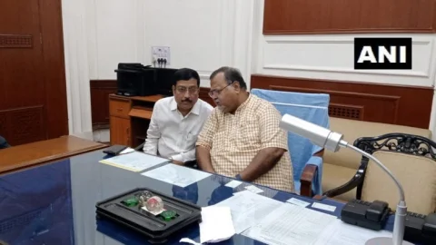 पश्चिम बंगाल : बीजेपी छोड़ TMC में वापस लौटे सब्यसाची, कहा -जो भी हूं ममता बनर्जी की वजह से 