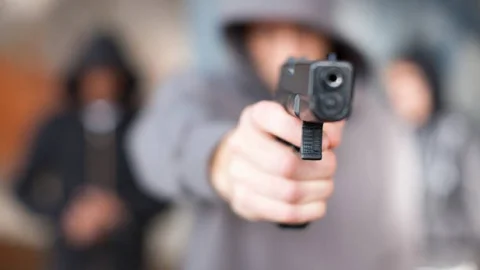 धनबाद: पार्टी या साजिश? निरसा में पेट्रोल पंप संचालक को लगी गोली, गंभीर हालत में दुर्गापुर रेफर