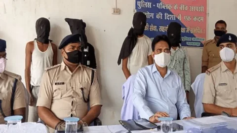 जामताड़ा: नकली पिस्टल दिखाकर रेलकर्मी से लूटपाट का खुलासा, चार  क्रिमिनल्स अरेस्ट   