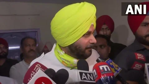 नई दिल्ली:  पार्टी नेताओं से मुलाकात के बाद नरम पड़े नवजोत सिंह सिद्धू, कहा- कांग्रेस आलाकमान का हर फैसला मंजूर