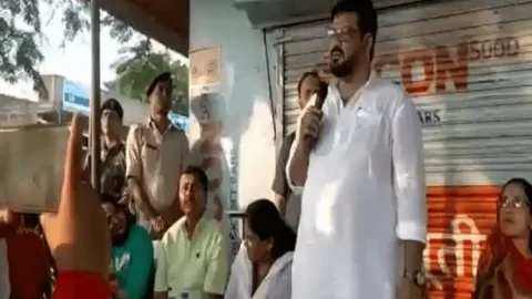 झारखंड: खेल मंत्री हफीजुल हसन जुबान फिसली, एक्स पीएम मनमोहन सिंह को जीवित रहते दे दी श्रद्धांजलि, फिर मांगी माफी