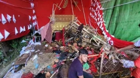बांग्लादेश: हिंदुओं के 29 घरों पर कट्टरपंथियों ने लगाई आग, मंदिरों पर हमले के बाद से उत्पात जारी
