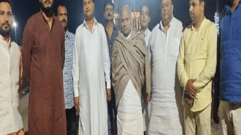 बिहार: CM नीतीश कुमार से मिले ओसामा शहाब, बहन की शादी के लिए दिया निमंत्रण, आरसीपी सिंह के गांव पहुंचे 
