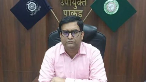 पाकुड़ डीसी का डु्प्लीकेट Facebook आईडी बनाकर Messenger पर मांगी 50 हजार की मदद, FIR