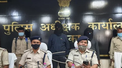 दुमका: आइसक्रीम फैक्ट्री खोलने की प्लानिंग बना काजल मंडल मर्डर का कारण, दो आरोपी अरेस्ट