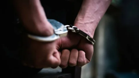वाइफ के सामने करता था महिला से रेप, बेटी से भी गंदा काम की कोशिश,  ब्लैकमेल कर डेढ़ करोड़ वसूले, दंपत्ति अरेस्ट