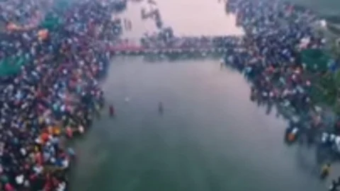 झारखंड: उदयीमान सूर्य को अर्घ्य देने के साथ ही चार दिवसीय महापर्व संपन्न, घाटों पर उमड़ा आस्था का जनसैलाब