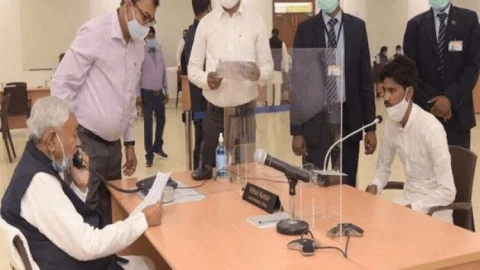 बिहार: जारी रहेगी शराबबंदी, CM नीतीश कुमार बोले- लोगों को बताना चाहिए कि पीओगे तो मरोगे