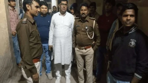सीतामढ़ी:  कृष्णा स्वीट्स में फायरिंग, क्रिमिनलों ने सस्पेंड Si व दूसरे प्रत्यक्षदर्शी पर भी चलाई गोली