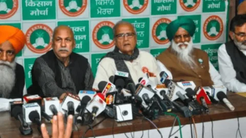 नई दिल्ली: 14 महीने बाद खत्म हुआ किसान आंदोलन, 11 दिसंबर से शुरू होगी घर वापसी, उखड़ने लगे टेंट