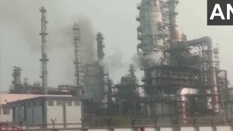 पश्चिम बंगाल: हल्दिया में इंडियन आयल की रिफाइनरी में लगी भीषण आग,तीन की मौत, 40 घायल