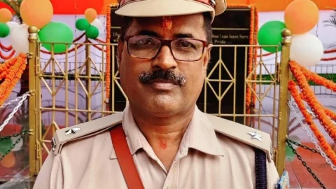 दुमका: शिकारीपाड़ा थानेदार लाइन क्लोज,इंस्पेक्टर नवल किशोर सिंह को मिली जिम्मेवारी