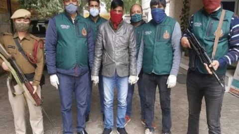 छपरा में रंगदारी न देने पर क्लिनिक मालिक डाक्टर की मर्डर करने वाला कुख्यात दिल्ली में अरेस्ट