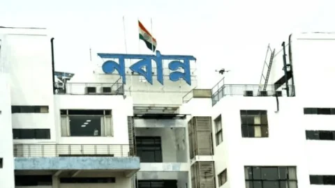 पश्चिम बंगाल में आज से बंद रहेंगे सभी स्कूल-कालेज, 50 परसेंट क्षमता के साथ चलेंगी लोकल व मेट्रो ट्रेनें