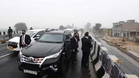 पंजाब: पीएम नरेंद्र मोदी की सुरक्षा में बड़ी चूक, अति संवेदनशील जोन में 20 मिनट फंसे रहे मोदी