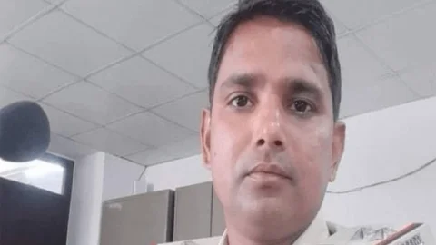 पलामू: चार दिन पूर्व सस्पेंड थाना प्रभारी लालजी यादव ने की सुसाइड, ग्रामीणों ने NH- 98 को किया जाम