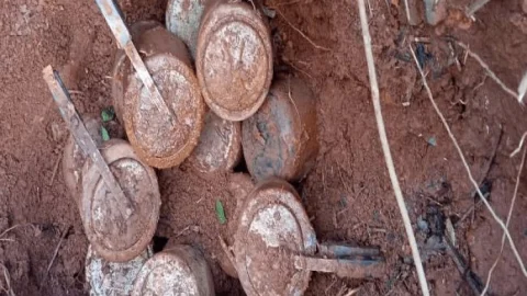 झारखंड: सरायकेला में पुलिस को उड़ाने की नक्सलियों की  साजिश नाकाम, कुचाइ काडेरंगो पहाड़ी से 15 कूकर बम बरामद