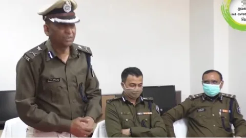 बिहार: वाइफ  के कॉल पर मटन खाने गये पटना, तभी बॉस ने फोन कर बुला लिया, रिटायर IPS का वीडियो वायरल 