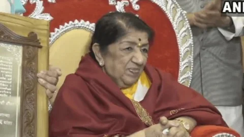 लता मंगेशकर की तबियत बिगड़ी, फिर से वेंटिलेटर पर हैं डॉक्टरों की निगरानी में