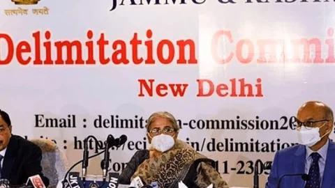 परिसीमन आयेाग ने जम्मू कश्मीर के अन्य लोकसभा क्षेत्रों के स्वरूप में भी व्यापक बदलाव सुझाया 