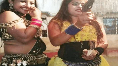 बिहार: एक हाथ में पिस्टल दूसरे में नोटों की गड्डी के साथ दो लड़कियों कां डांस,  हरकत में सिवान पुलिस   