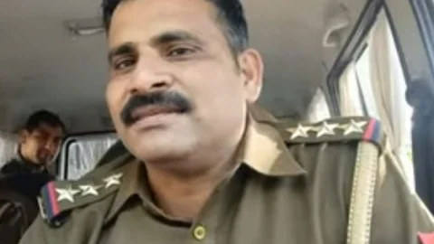 उत्तर प्रदेश: पुलिस इंस्पेक्टर धर्मराज उपाध्याय की चुनावी कविता ने सोशल मीडिया पर मचायी धूम