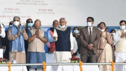 बिहार:  मुंगेर के श्रीकृष्ण सेतु का नीतीश व गडकरी ने किया लोकार्पण