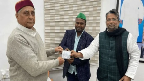 बिहार: तेजस्वी की पार्टी का मास्टर स्ट्रोक, बीजेपी ओबीसी मोर्चा प्रदेश मंत्री आरजेडी में शामिल, 