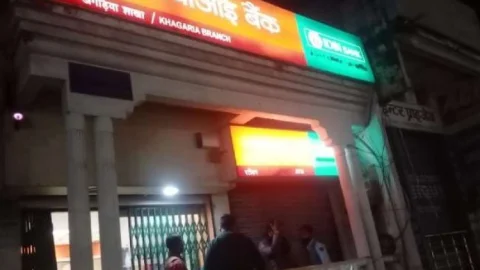 बिहार: खगड़िया में क्रिमिनलों बिना तोड़फोड़ किये आईडीबीआई बैंक के ATM से 25 लाख रुपये निकाल लिये
