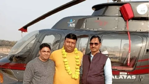 उत्तर प्रदेश : दारोगा के बेटे ने खरीदा हेलीकाप्टर, गांव के समीप ही बनाया हेलीपैड