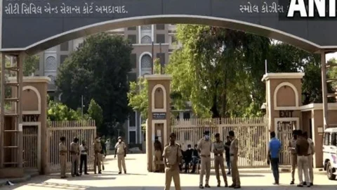 गुजरात: अहमदाबाद सीरियल ब्लास्ट केस में 38 को फांसी 11 को उम्रकैद