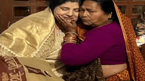 बिहार: 44 साल बाद पहली बार रामविलास पासवान की दोनों वाइ्फ गले मिलीं, बड़ी मां ने चिराग को किया दुलार