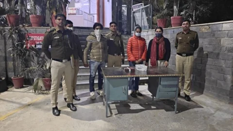 नई दिल्ली: प्रॉपर्टी के लिए बेटी ने फ्रेंड संग मिलकर मां  का किया मर्डर, दोनों अरेस्ट