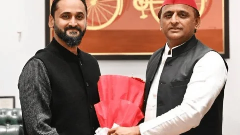 उत्तर प्रदेश: BJP MP रीता बहुगुणा जोशी के बेटे मयंक जोशी ने अखिलेश यादव से की मुलाकात