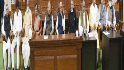 बिहार: VIP सुप्रीमो मुकेश सहनी ने दी कैबिनेट से इस्तीफे की धमकी, एनडीए की बैठक में दिखाये कड़े तेवर
