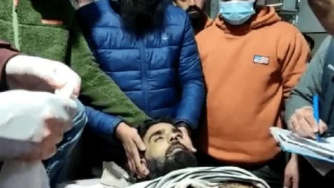 जम्मू कश्मीर: कुलगाम में आतंकियों ने घर में घुसकर बीजेपी से  से जुड़े सरपंच की गोली मारकर मर्डर किया