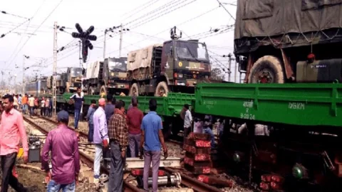 झारखंड: सेना का साजो-सामान ले जाने वाली मिलिट्री ट्रेन लातेहार में बेपटरी