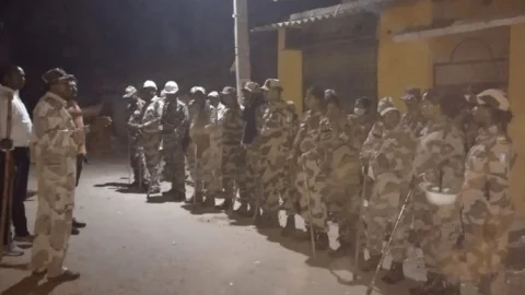 हजारीबाग: इचाक में दो समुदायों में विवाद, पथराव,हिंसक झड़प, दुकान में लगाई आग, छह जख्मी