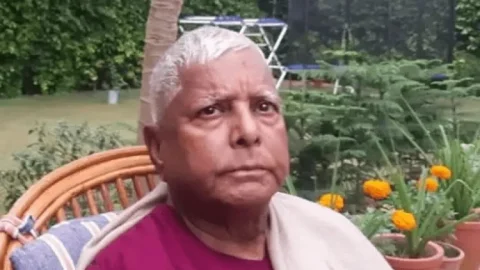 किडनी ट्रांसप्लांट के लिए सिंगापुर जायेंगे RJD सुप्रीमो लालू यादव, डॉक्टरों से सलाह के बाद फैमिली में बनी सहमति