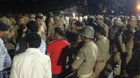 उत्तर प्रदेश: BHU में स्टूडेंट्स के दो गुटों में भिड़त, पथराव, बवाल, कई पुलिस स्टेशन की पुलिस ने संभाला मोर्चा