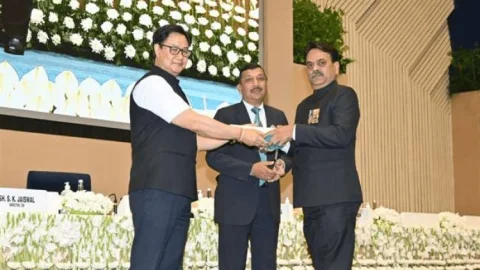 झारखंड में बीटेक स्टूडेंट मर्डर की गुत्थी सुलझाने वाले CBI अफसर को मिला होम मिनिस्टर मेडल    