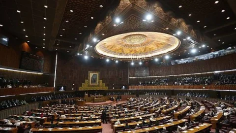 पाकिस्तान: सुप्रीम कोर्ट ने नेशनल असेंबली बहाल की, नौअप्रैल को अविश्वास प्रस्ताव पर वोटिंग
