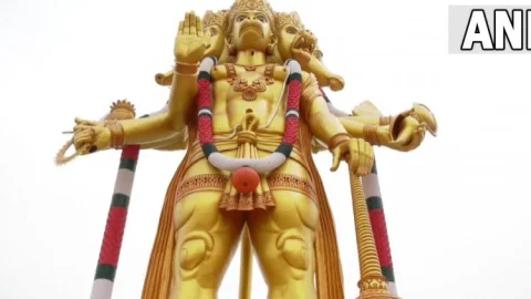 कर्नाटक: सीएम बसवराज बोम्मई ने तुमकुर161 फुट ऊंची हनुमान जी की प्रतिमा का किया अनावरण